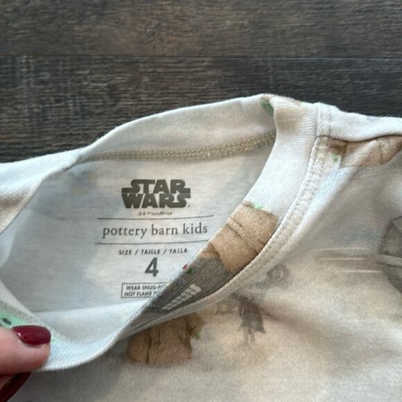 Pottery Barn Kids size 4 Star Wars The Mandalorian Grogu (Baby Yoda) Pajama Set - Picture 3 of 12